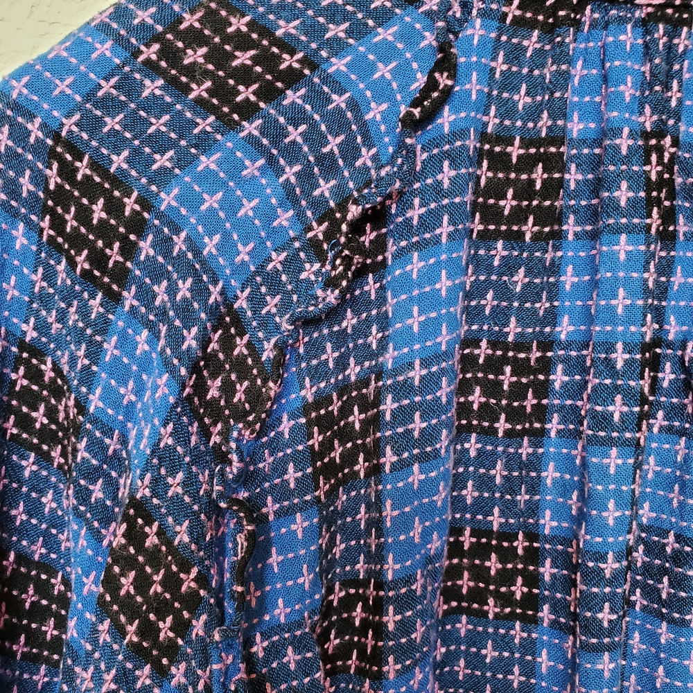 Pilcro Blue and Black Checkered Button Down Shirt. Size Medium - Picture 6 of 9